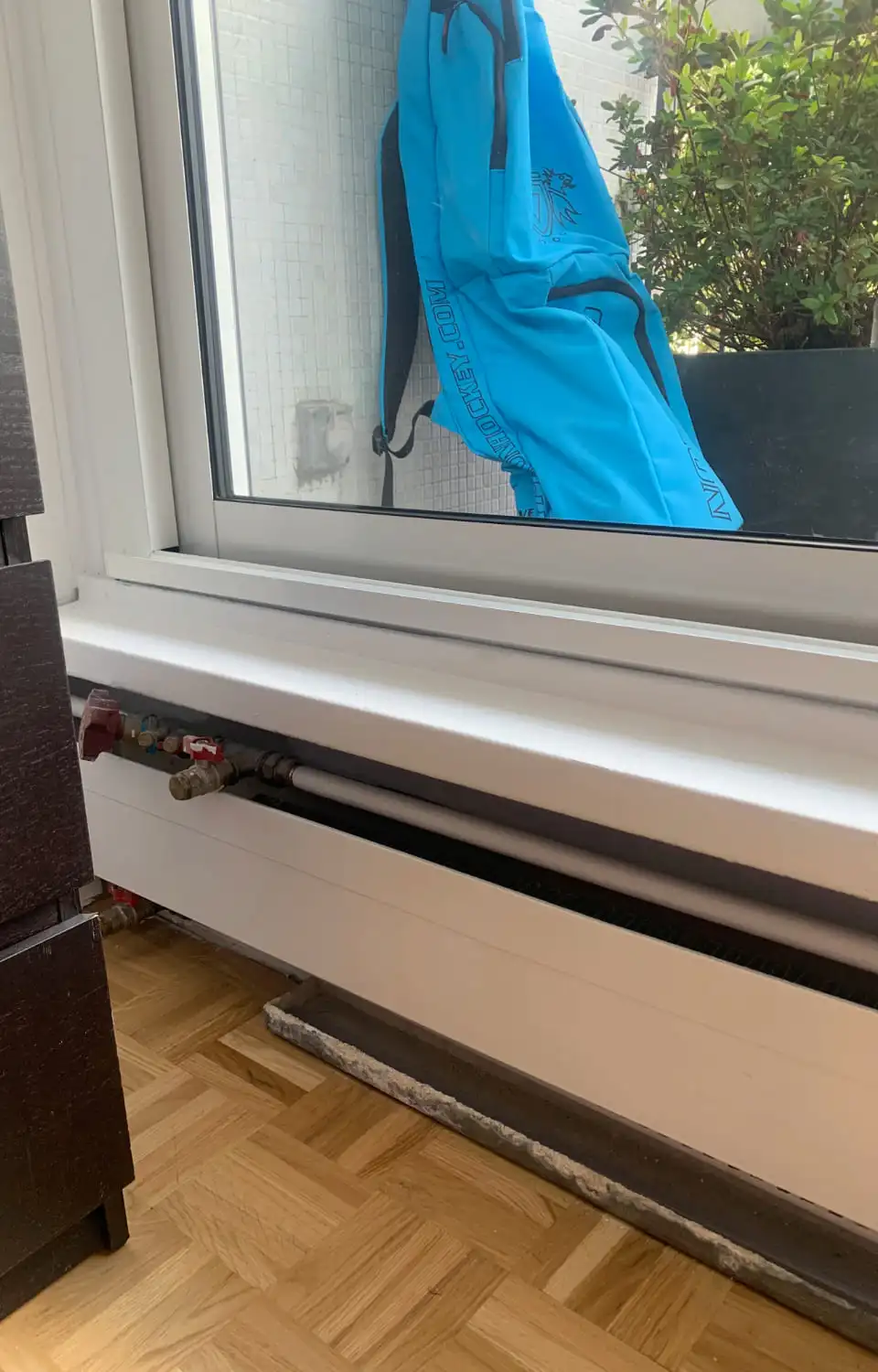 Radiateur du client avant la pose du cache radiateur en cannage.